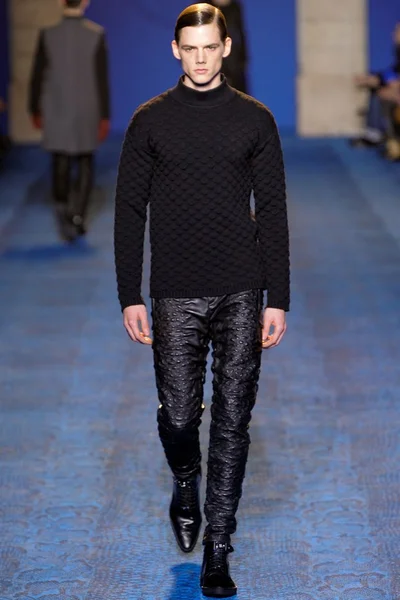 Look 12